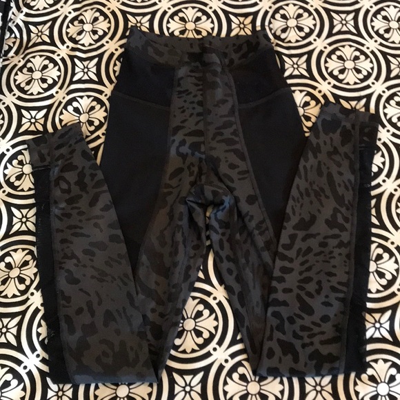 Lululemon mesh legging - Picture 1 of 5